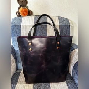 KMM & Co glossy purple tote